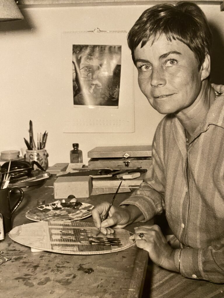 Lore Kipphardt beim malen